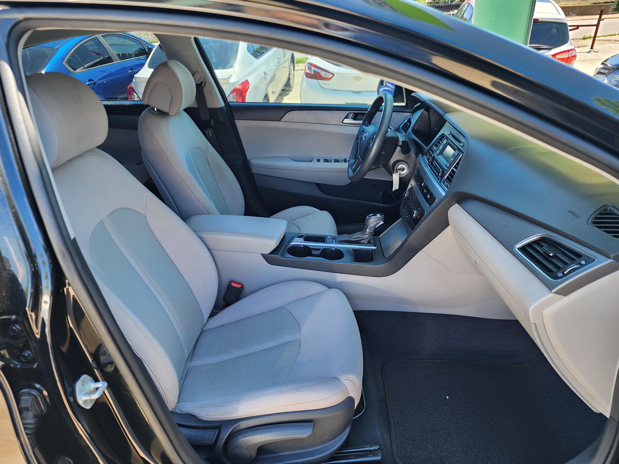 2015 BLACK Hyundai Sonata SE (5NPE24AF7FH) , AUTO transmission, located at 2660 S.Garland Avenue, Garland, TX, 75041, (469) 298-3118, 32.885387, -96.656776 - Photo #16